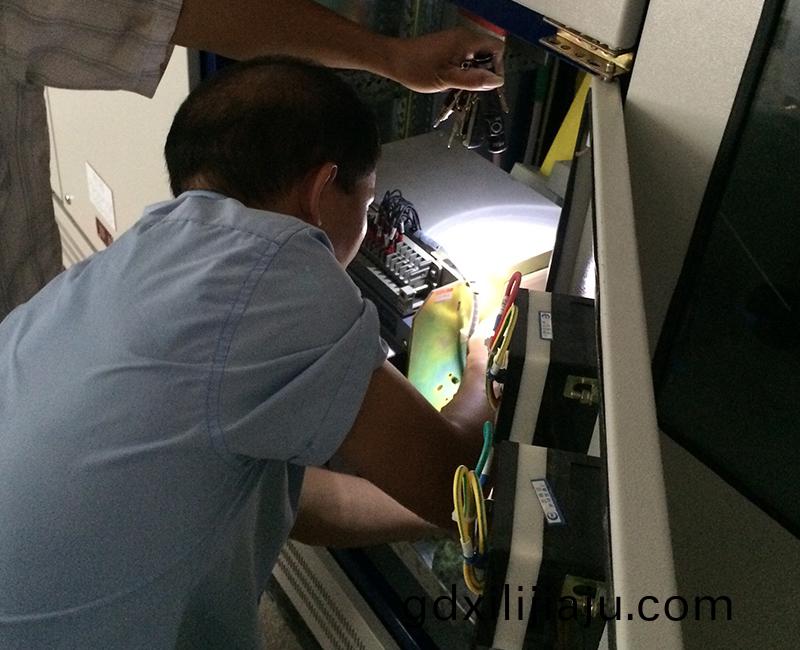 高(gao)壓(ya)配(pei)電櫃(gui)