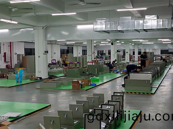 配(pei)電箱組(zu)裝車間